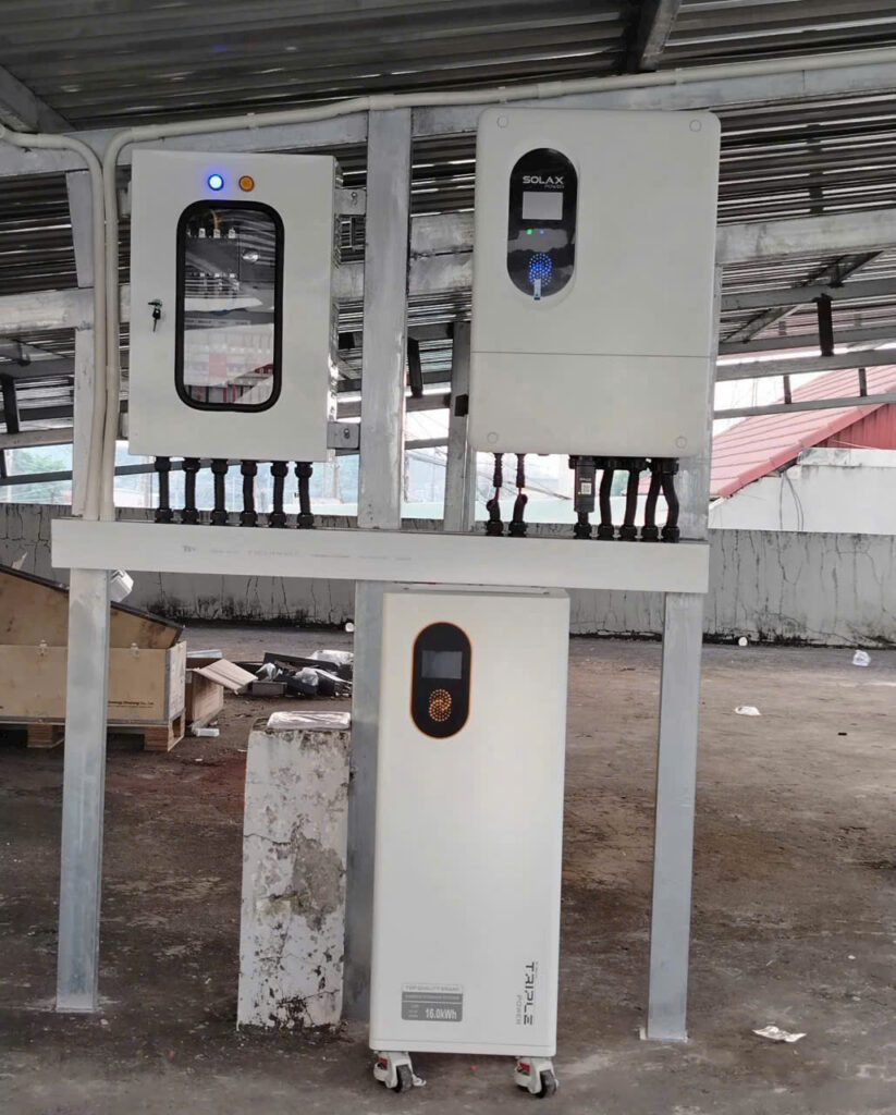 dien-mat-troi-luu-tru-solax